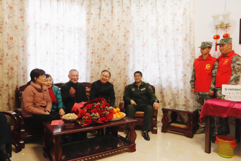 替烈士看爹娘為烈屬辦實事 江西退役軍人在行動(圖1) 替烈士看爹娘為烈屬辦實事 江西退役軍人在行動(圖1)